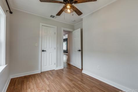 136 W Lambert Street San Antonio TX 78204