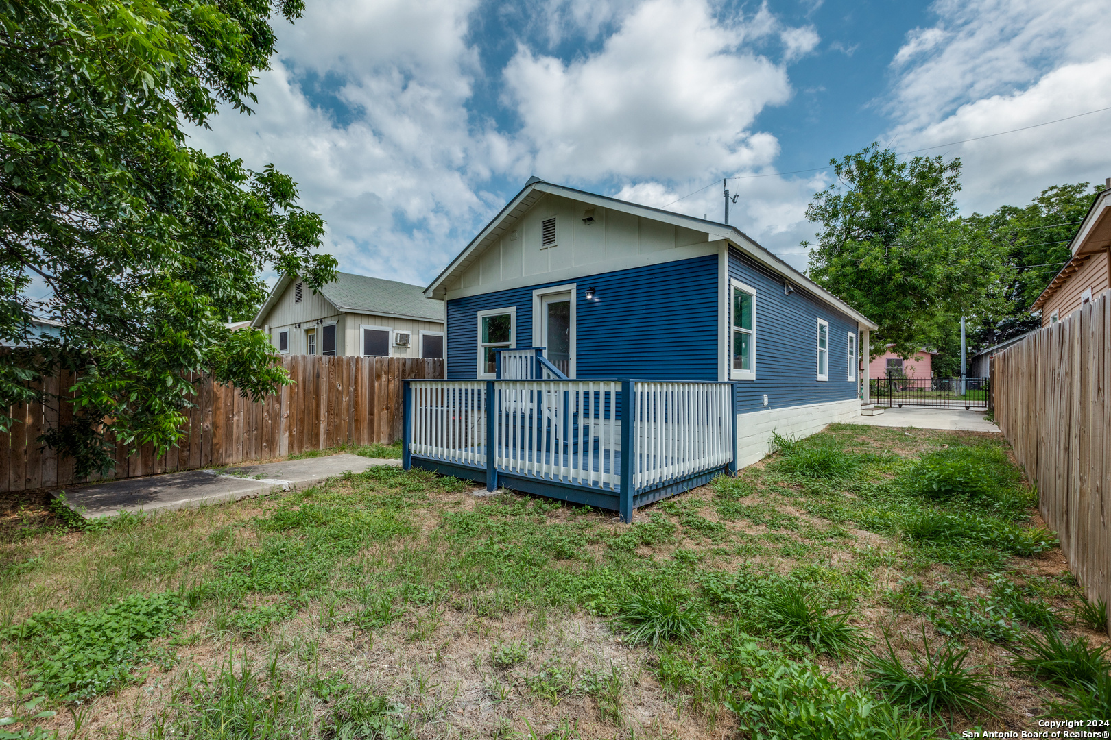 136 W Lambert Street San Antonio TX 78204