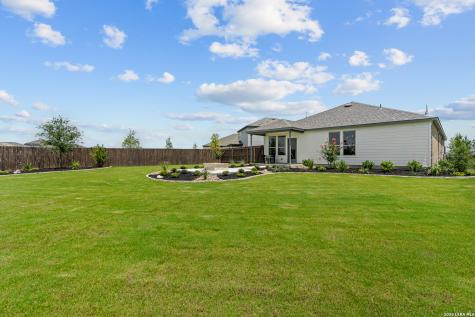 518 Nightingale Avenue Marion TX 78132