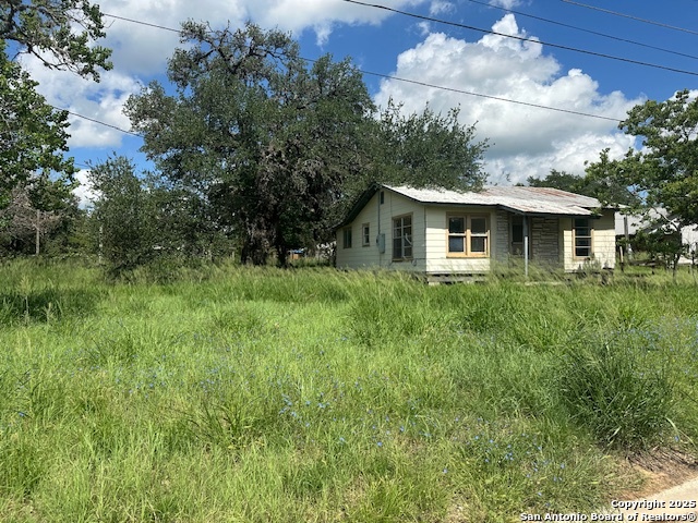 1207 & 1209 Florida Pleasanton TX 78064