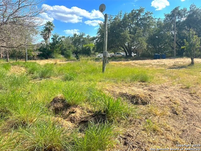 1207 & 1209 Florida Pleasanton TX 78064