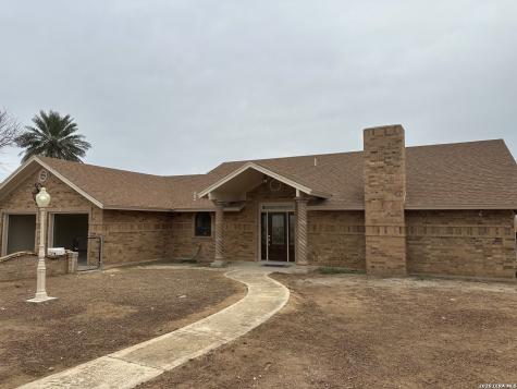 703 N 9th Carrizo Springs TX 78834
