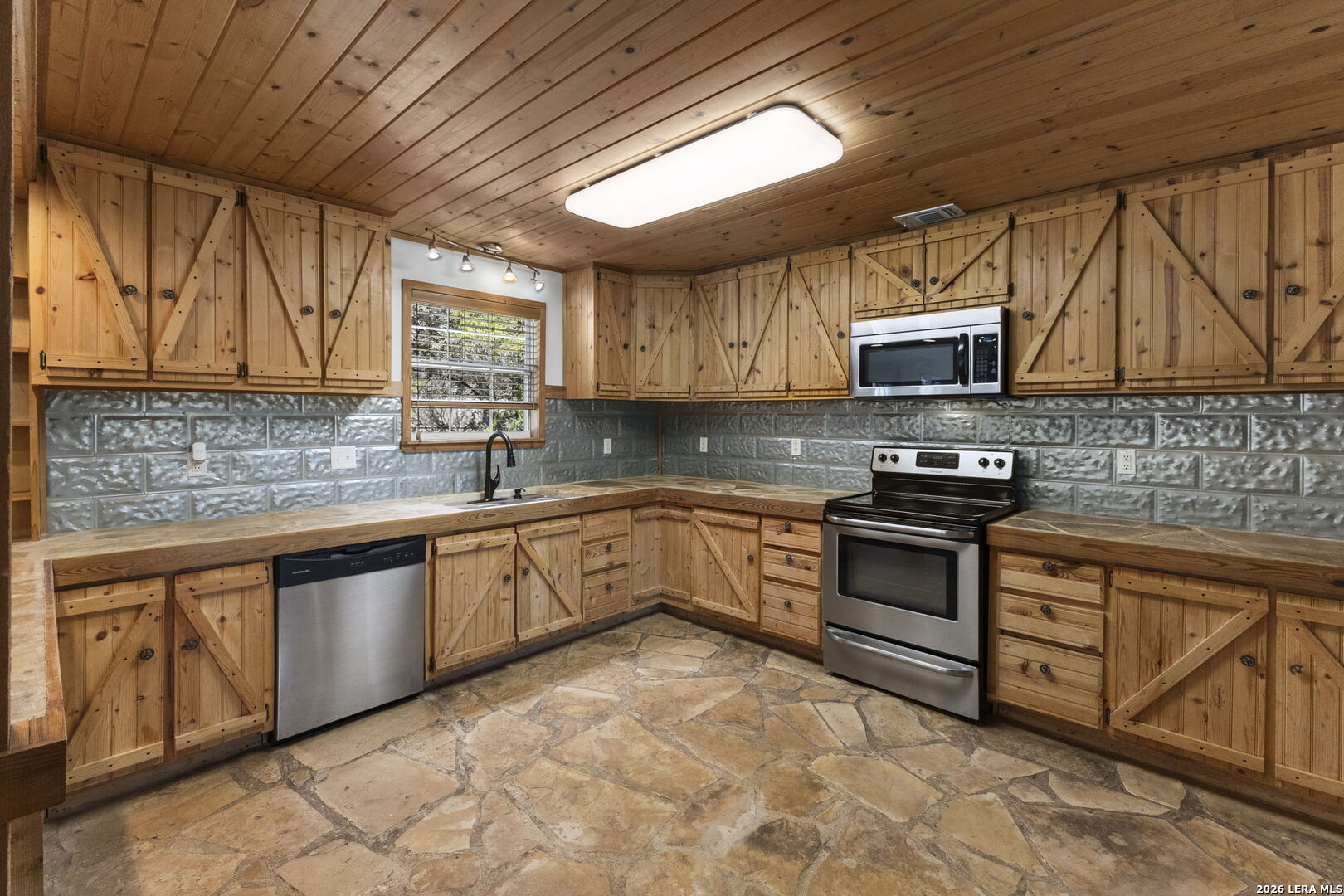 138 Comanche Path Bandera TX 78003