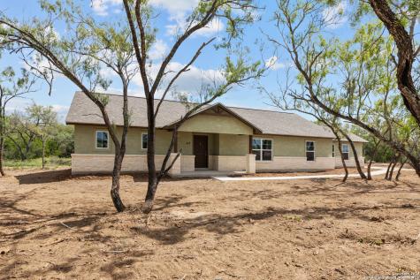 117 Sylas Hayes Loop Pleasanton TX 78064