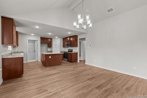 117 Sylas Hayes Loop Pleasanton TX 78064