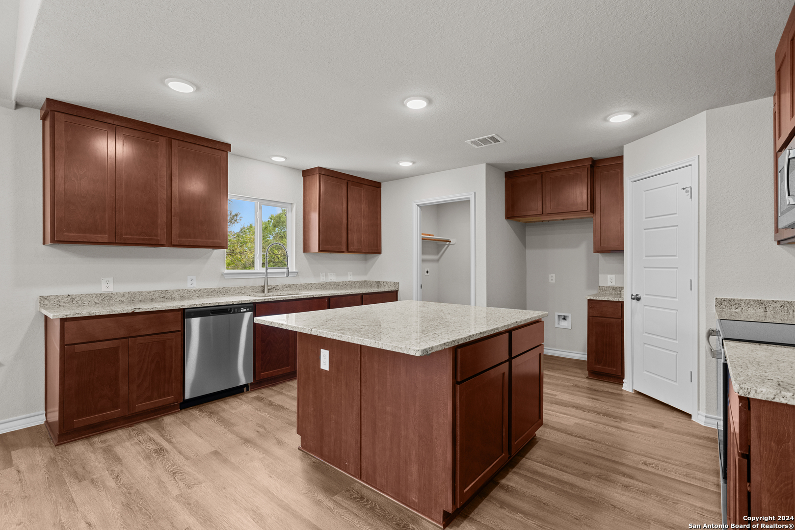 117 Sylas Hayes Loop Pleasanton TX 78064
