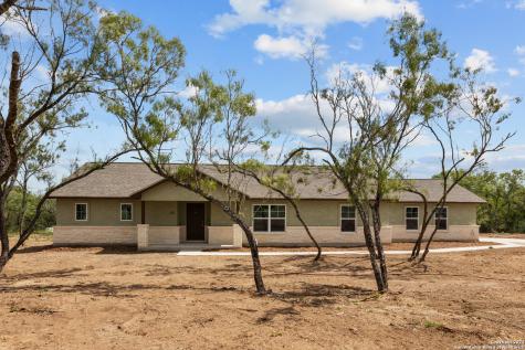117 Sylas Hayes Loop Pleasanton TX 78064