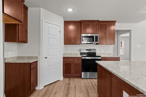117 Sylas Hayes Loop Pleasanton TX 78064