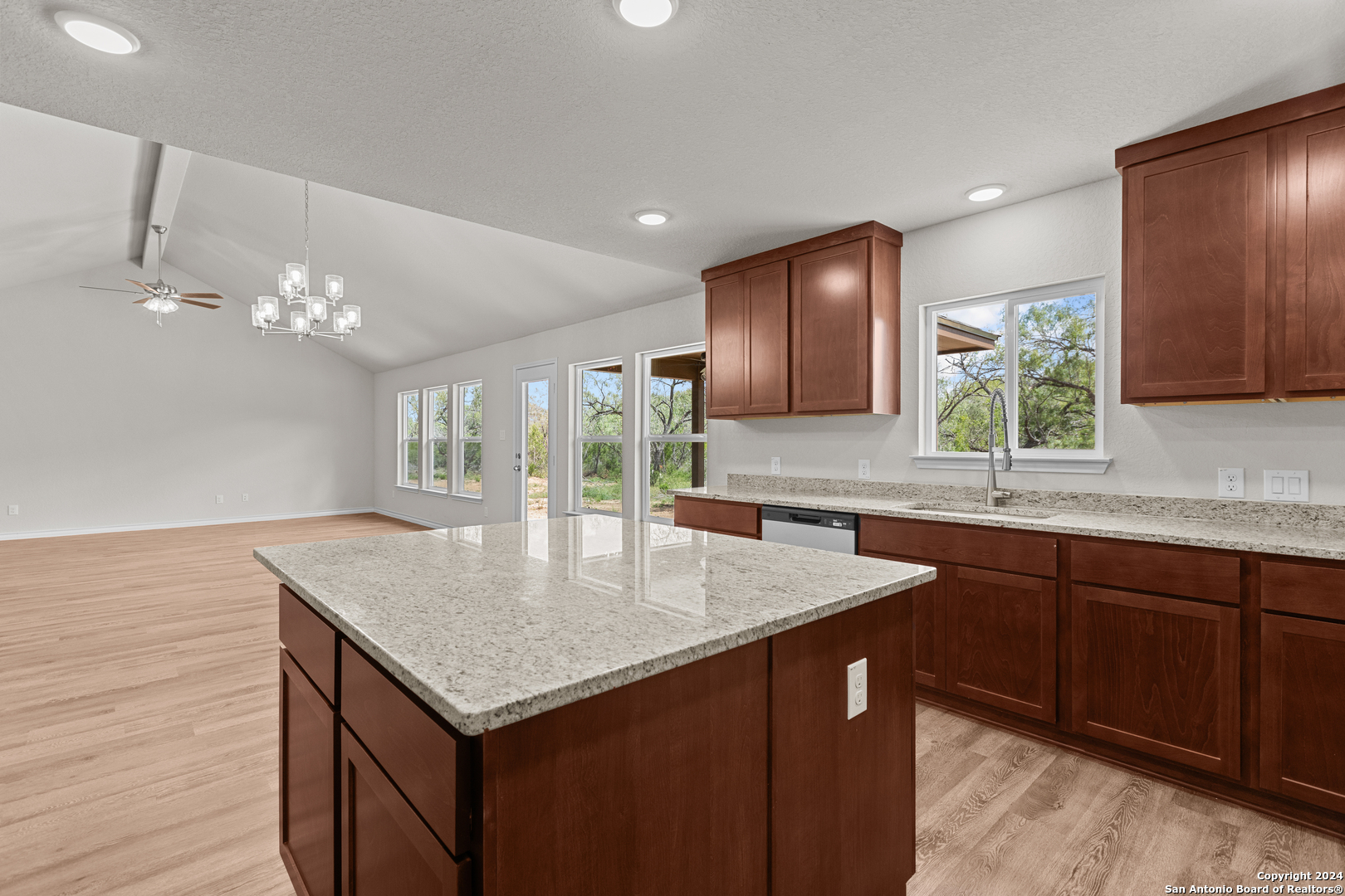 117 Sylas Hayes Loop Pleasanton TX 78064