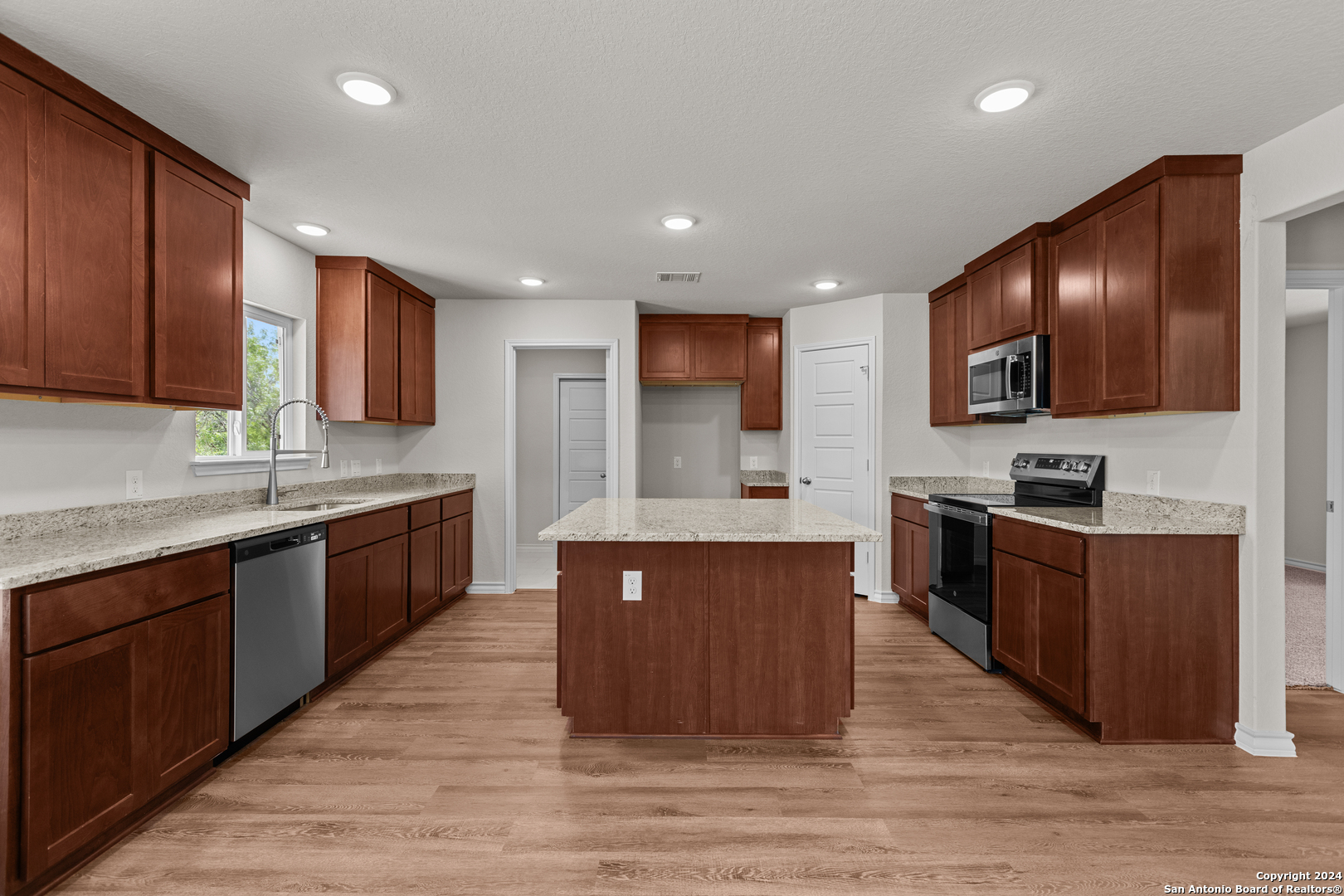117 Sylas Hayes Loop Pleasanton TX 78064