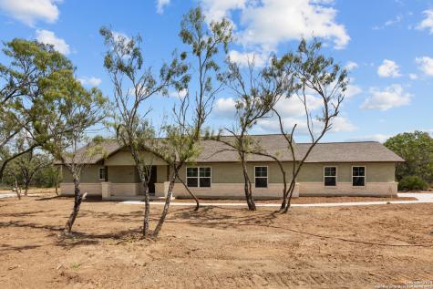 117 Sylas Hayes Loop Pleasanton TX 78064