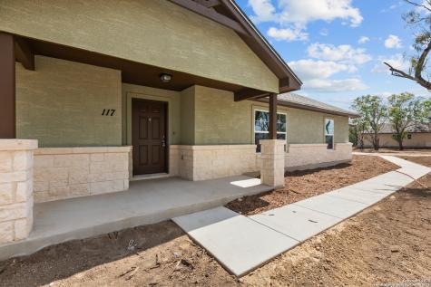 117 Sylas Hayes Loop Pleasanton TX 78064