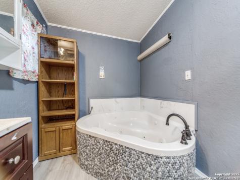 705 Walnut Way Boerne TX 78006