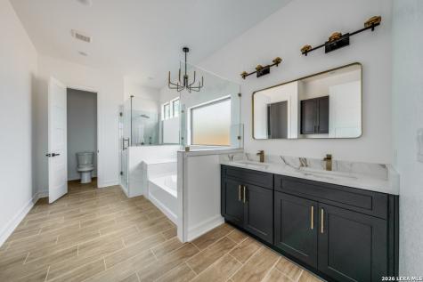 125 Hidden Hills Floresville TX 78114
