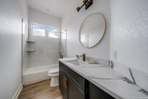 125 Hidden Hills Floresville TX 78114