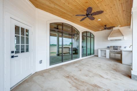 125 Hidden Hills Floresville TX 78114