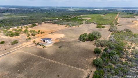 125 Hidden Hills Floresville TX 78114