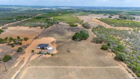 125 Hidden Hills Floresville TX 78114