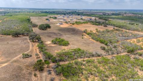125 Hidden Hills Floresville TX 78114