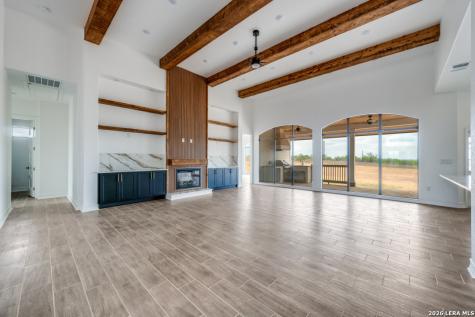 125 Hidden Hills Floresville TX 78114