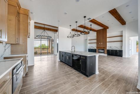 125 Hidden Hills Floresville TX 78114
