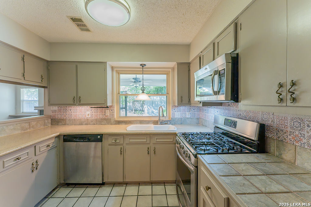 13115 Larkyorke San Antonio TX 78233