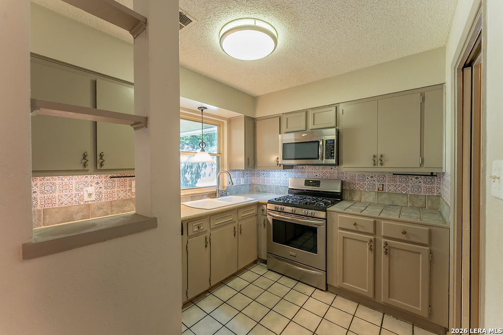 13115 Larkyorke San Antonio TX 78233