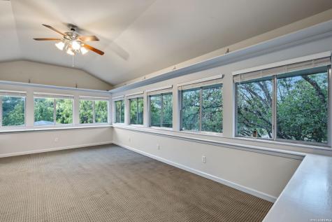 106 Mecca Drive Hollywood Park TX 78232