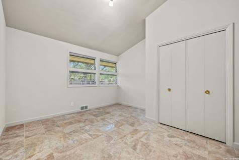 106 Mecca Drive Hollywood Park TX 78232