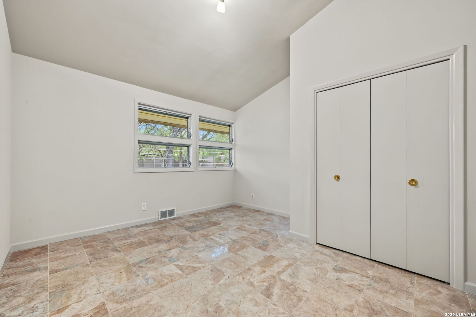 106 Mecca Drive Hollywood Park TX 78232