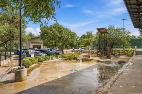 106 Mecca Drive Hollywood Park TX 78232