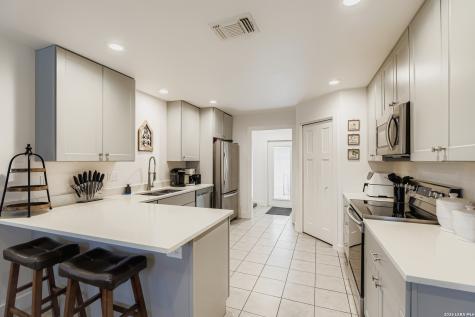 315 N Mimosa Kerrville TX 78028