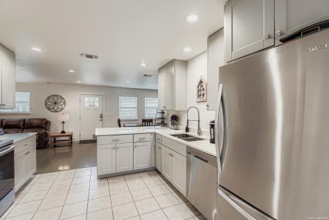 315 N Mimosa Kerrville TX 78028