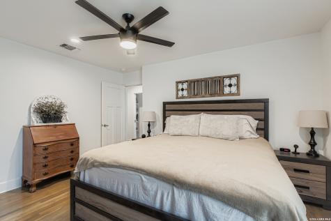 315 N Mimosa Kerrville TX 78028
