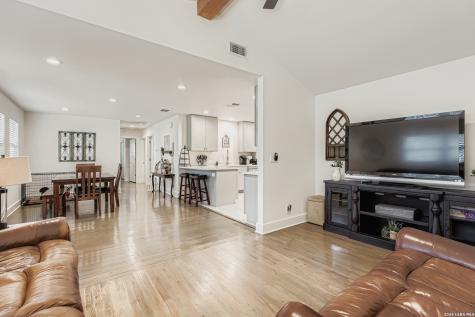 315 N Mimosa Kerrville TX 78028