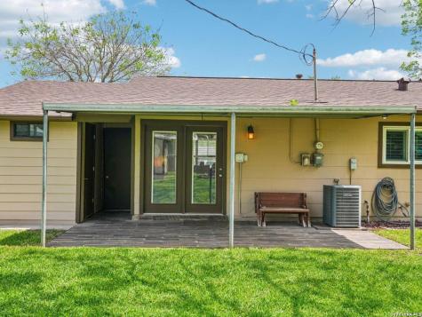 915 Horseshoe Trail Universal City TX 78148