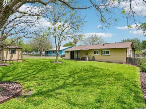 915 Horseshoe Trail Universal City TX 78148