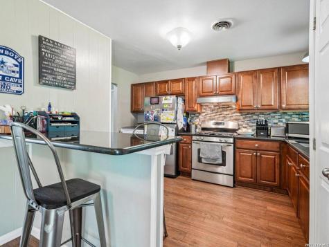 915 Horseshoe Trail Universal City TX 78148