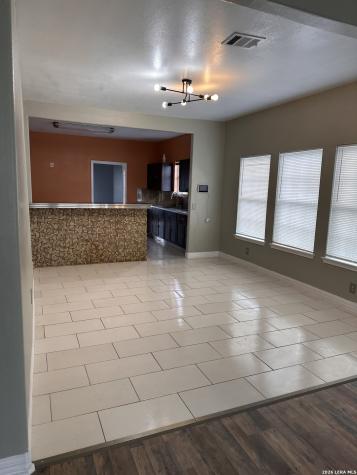 1314 W Woodlawn Avenue San Antonio TX 78201