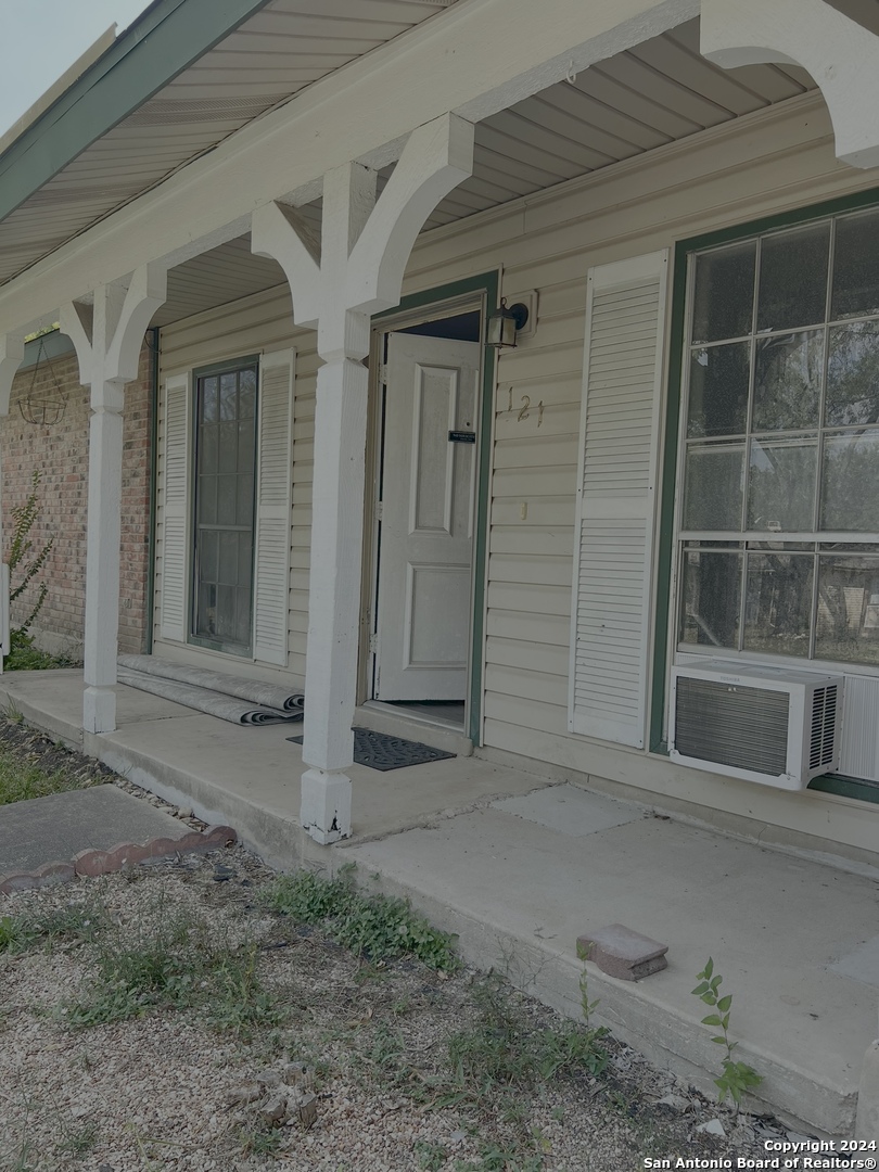 121 Meadow Hill Converse TX 78109