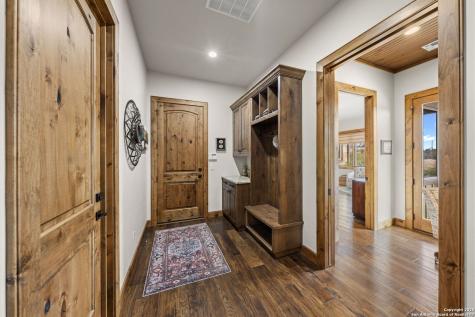 131 N Bootlegger Lane Kerrville TX 78028
