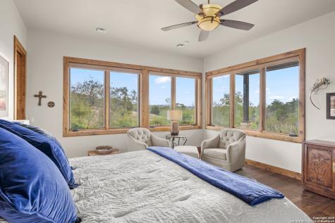 131 N Bootlegger Lane Kerrville TX 78028