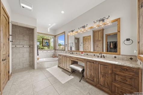 131 N Bootlegger Lane Kerrville TX 78028