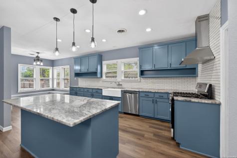 703 E Krezdorn Street Seguin TX 78155