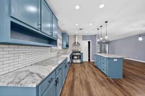 703 E Krezdorn Street Seguin TX 78155