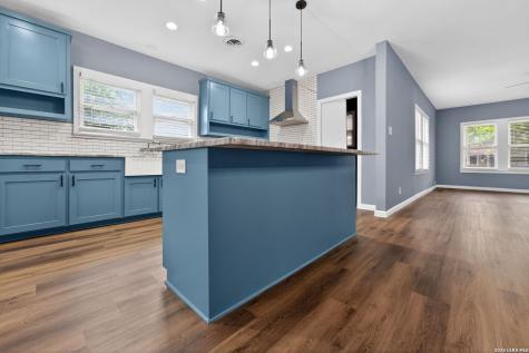 703 E Krezdorn Street Seguin TX 78155