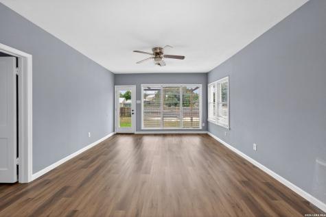 703 E Krezdorn Street Seguin TX 78155