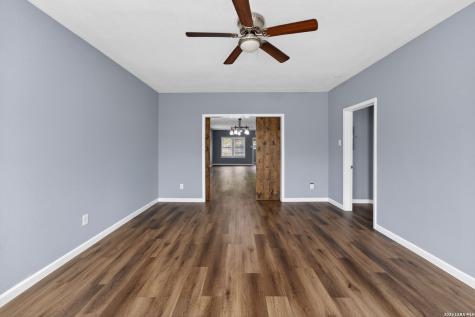 703 E Krezdorn Street Seguin TX 78155