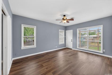 703 E Krezdorn Street Seguin TX 78155