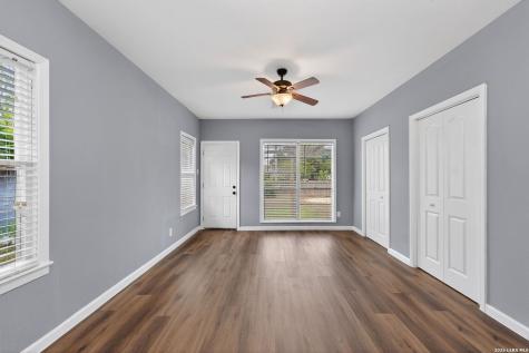 703 E Krezdorn Street Seguin TX 78155